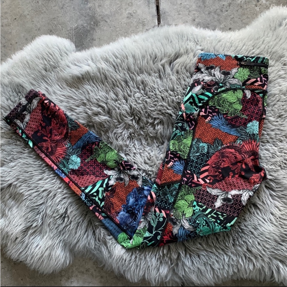 Women’s 4 LULULEMON Speed Up Tight *Full-On Luxtreme 28" Zen Clash Multi